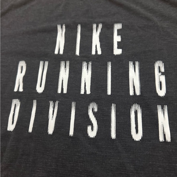 Nike Rise 365 Running Division
Men's Dri-FIT Short-Sleeve Running Top - Picture 3 of 8